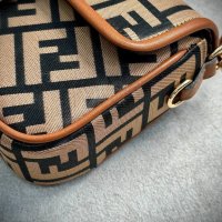 Fendi чанта, снимка 4 - Чанти - 41887428