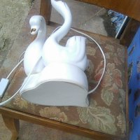 Порцеланова нощна лампа с два лебеда, снимка 3 - Настолни лампи - 40896812