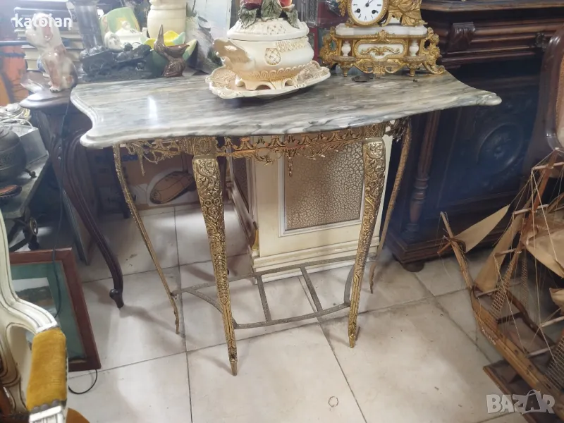 Стара месингова конзолна тоалетка с барокови мотиви. Мраморен плот с размери от снимките. Височина 8, снимка 1