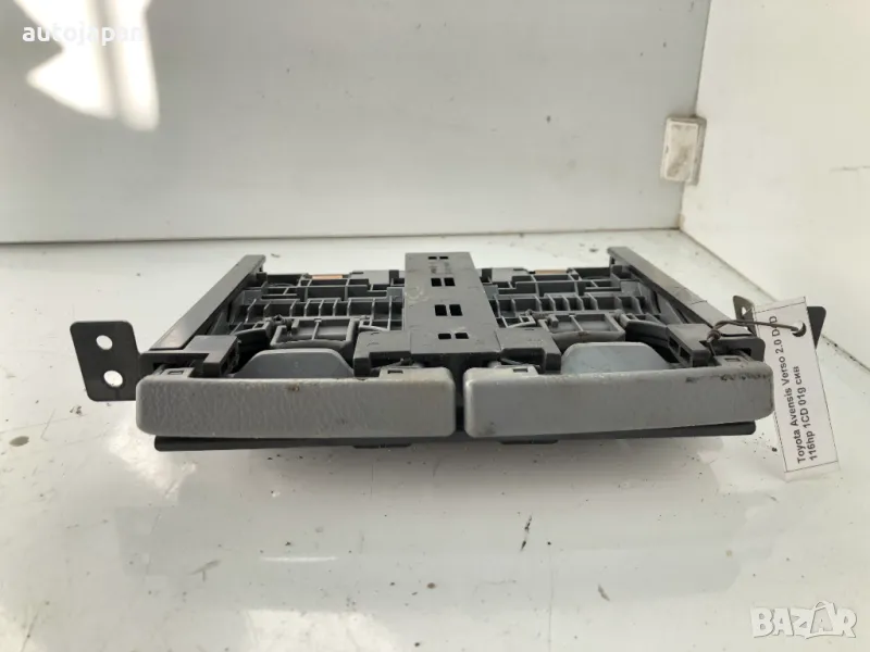 Поставка за чаши cupholder  Toyota Avensis Verso 2.0 D 116hp 1CD, снимка 1