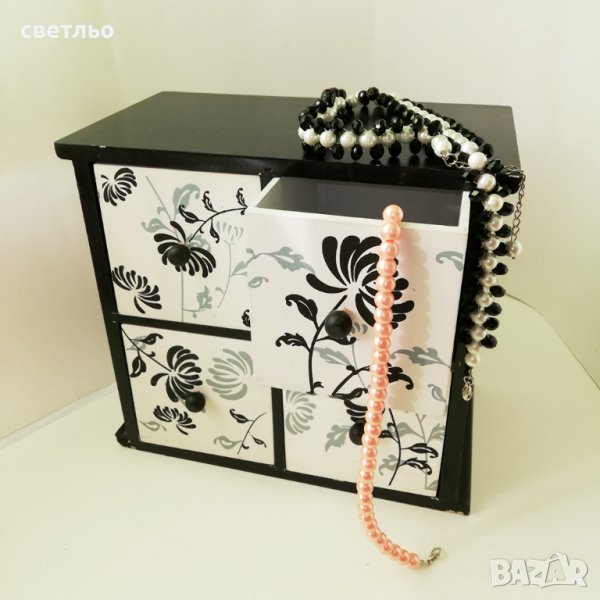 Дървено шкафче за бижута, снимка 1