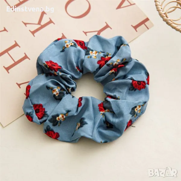 Скрънчи за коса в синьо с флорален принт, снимка 1