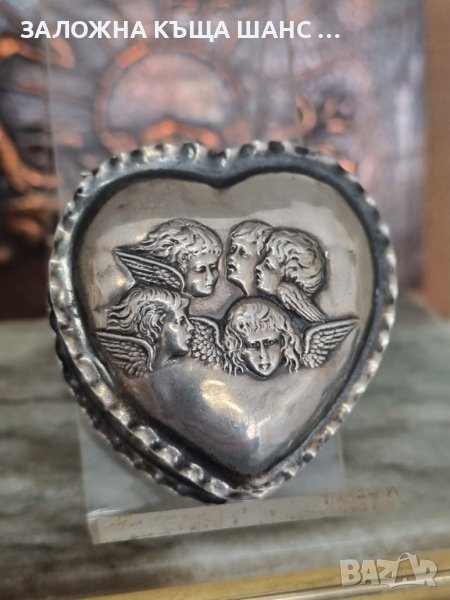 Антична английска сребърна кутия във формата на сърце - Ангелите На Рейнолд , снимка 1