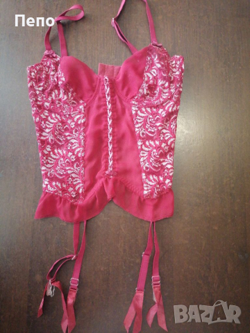 Червен корсет 