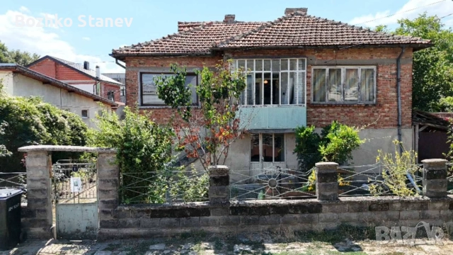 Продава се двуетажна къща , снимка 3 - Къщи - 51434549