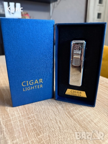 Газова ветроупорна метална запалка, подходяща за подарък.