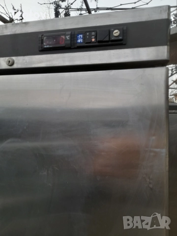 Хладилен шкаф , снимка 3 - Хладилни витрини и фризери - 52504255