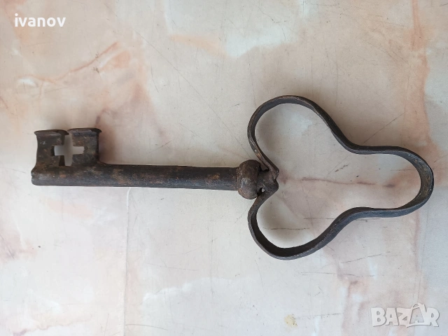 Масивен голям кован ключ , снимка 3 - Антикварни и старинни предмети - 53758050