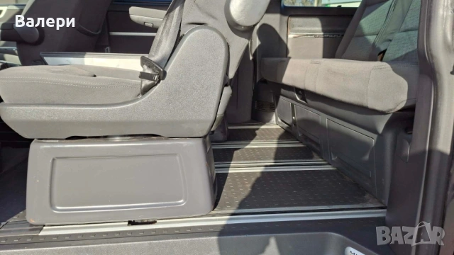 VW T5 MULTIVAN - 170hp, снимка 9 - Бусове и автобуси - 53708938