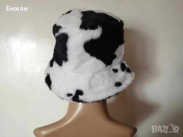 Дамска пухкава шапка с принт кравичка, снимка 6 - Шапки - 48423204