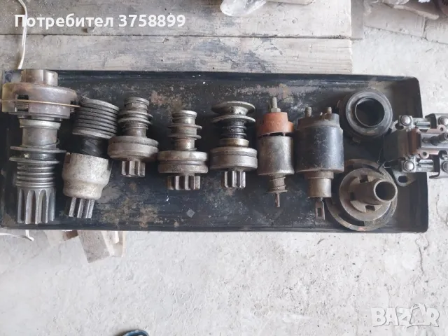 изостанали автомобилни части останали от  различни марки автомобили и трактори.