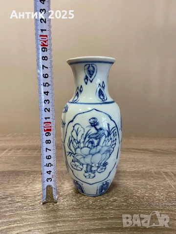 Фарфорна ваза със син растителен орнамент, височина около 18 см, снимка 2 - Антикварни и старинни предмети - 51505881