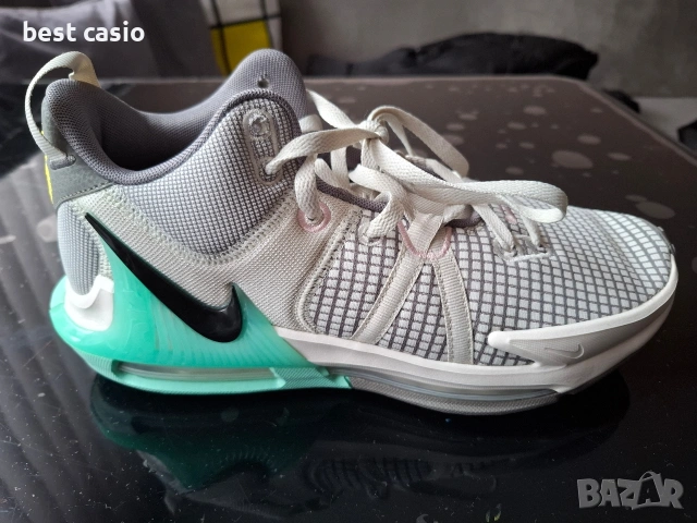 Продавам нов оригинален Nike LeBron 7.