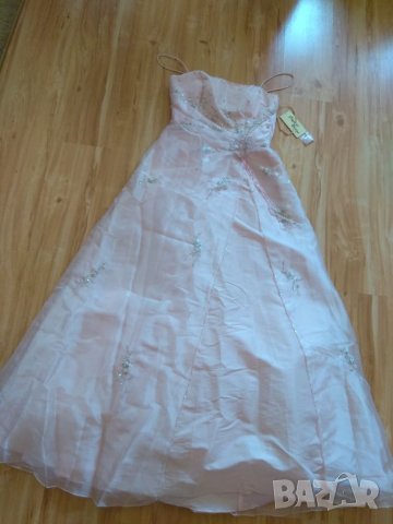 Официална рокля ,като принцеса, снимка 1 - Рокли - 40205739
