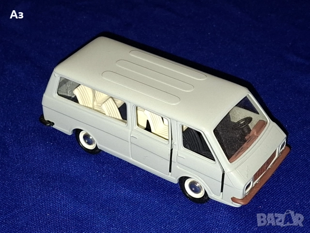 Соц руска играчка на модел РАФ 2203 Латвия 1:43 Сделано в СССР USSR в мащаб 1:43, снимка 2 - Колекции - 52080564