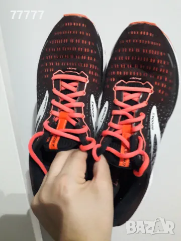 Оригинални маратонки Brooks, снимка 2 - Маратонки - 48571679