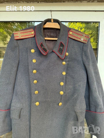 Продавам офицерски шинел , снимка 2 - Антикварни и старинни предмети - 52461339