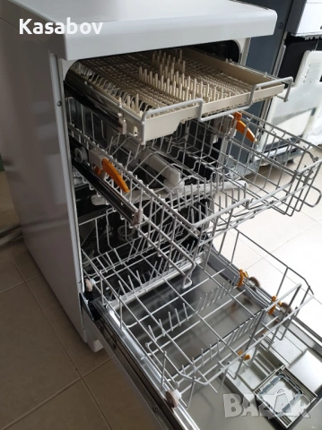 Miele Съдомиялна - 9 Комплекта - Свободностояща - 45см - Тясна, снимка 4 - Съдомиялни - 53490341