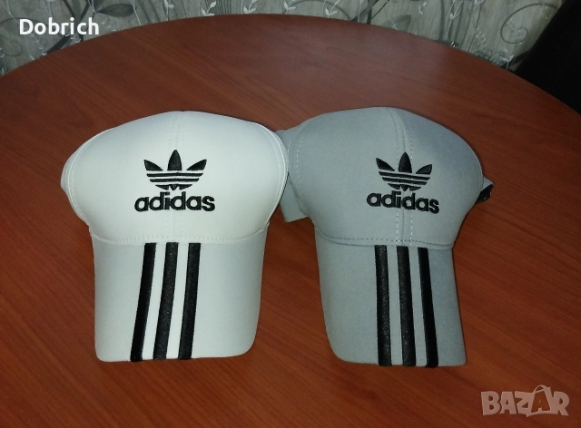 Различни цветове шапки с козирка на adidas 