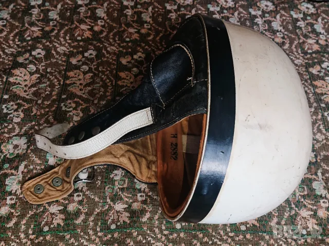 Ретро каска, снимка 1