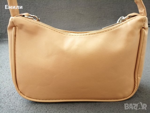 Кожена малка дамска чанта с верижка синджир с висулки пеперуди в син и сребрист цвят , снимка 8 - Чанти - 41772054