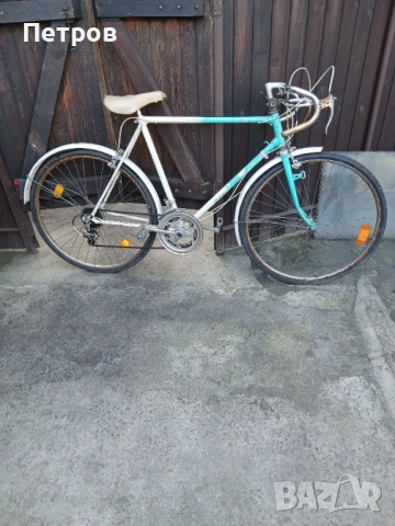 Продавам шосеен бегач