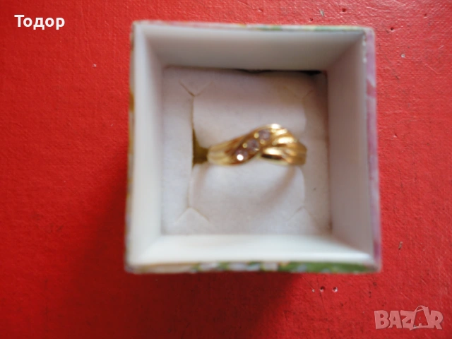 Позлатен пръстен с камъни 2