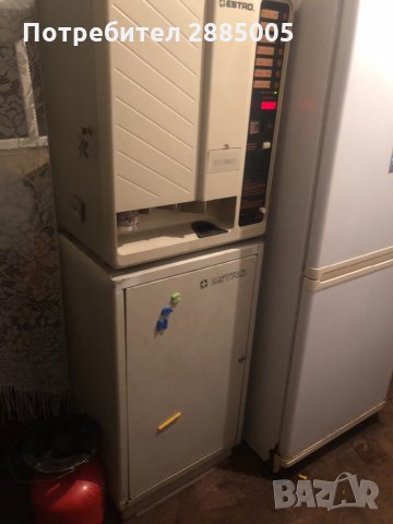 Продавам полуавтоматична вендинг машина Saeco работеща с монетник