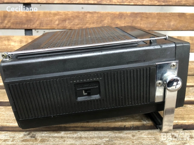 Продавам ретро телевизор с радио CROWN 5TV-524RA, произведен в Япония. , снимка 7 - Радиокасетофони, транзистори - 53384529