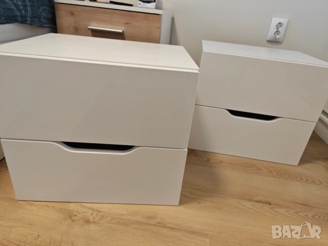Комплект стилни бели нощни шкафчета