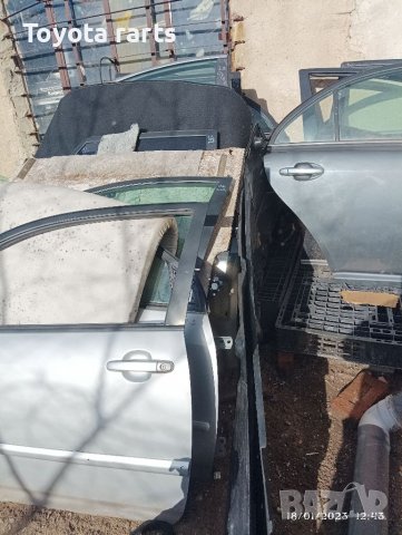 Врати за Тойоти Авенсис: комби, седан, хечбек , снимка 2 - Части - 39353804