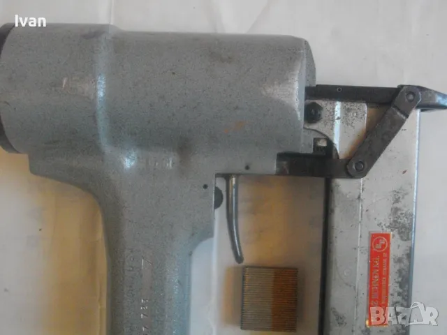 Американски пневматичен такер като нов SENCO Model K - Made in USA за скоби до 30 мм Отличен Профи, снимка 6 - Други инструменти - 47717853