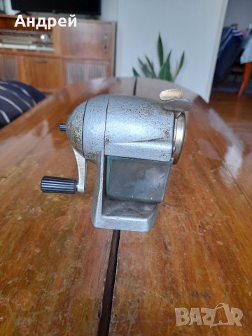 Стара механична острилка, снимка 2 - Антикварни и старинни предмети - 41144557