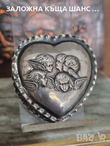 Антична английска сребърна кутия във формата на сърце - Ангелите На Рейнолд 