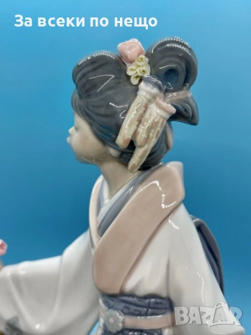 Lladro Spain  Japanese Geisha “Teruko” w/ Folded Parasol  “Гейшата” Код P1697, снимка 6 - Декорация за дома - 52960364