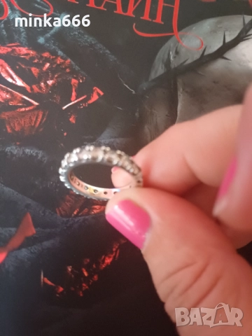 Сребърен пръстен с камъчета.