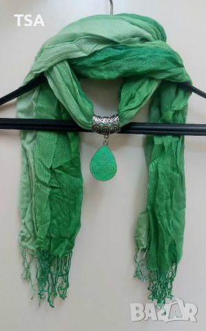 Дамски зелен шал с висулка колие 