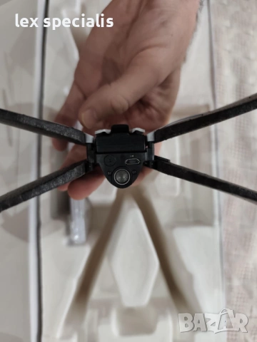Хибриден дрон Parrot Swing с контролер Flypad като нов, снимка 5 - Дронове и аксесоари - 53221394