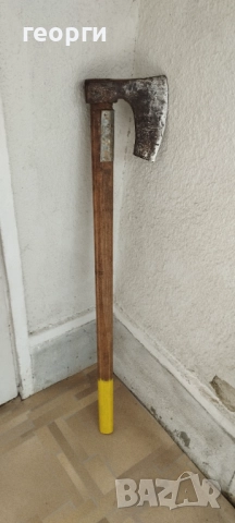 Продавам голяма тежка брадва за цепене на дърва