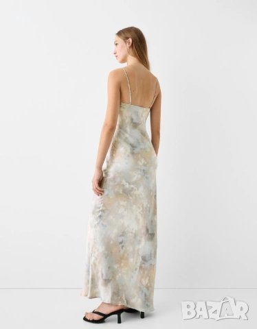 Нова сатенена рокля на Bershka, снимка 3 - Рокли - 53102818