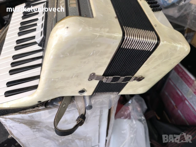 Акордеон Велтмайстер 60 баса /weltmeister/ - Много приличен, снимка 4 - Акордеони - 50861096