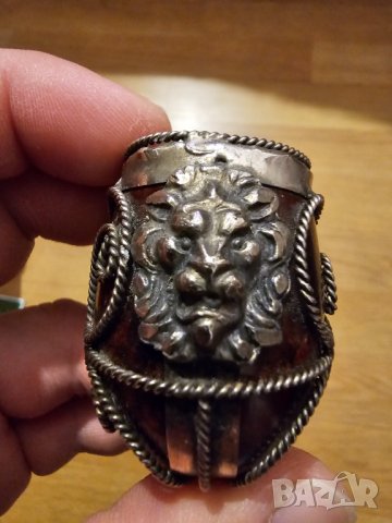 Красива Старинна колекционерска лула за пушене от бриар с  бронзова лъвска глава и бронзови орнамент