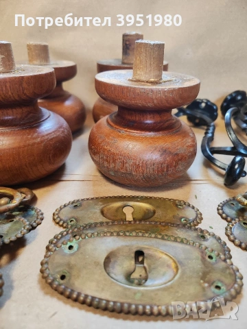 Части от стар скрин и закачалки, снимка 2 - Антикварни и старинни предмети - 53729456