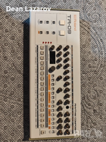  Roland TR-09 Rhythm Composer.