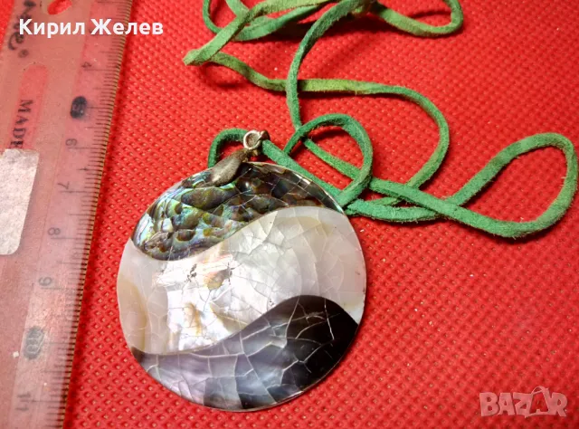 ПРЕЛЕСТЕН СЕДЕФЕН МЕДАЛЬОН КРАЛСКИ СЕДЕФ и ШНУРЧЕ от ВЕЛУР Ръчна АРТ ИЗРАБОТКА 47285, снимка 6 - Колиета, медальони, синджири - 47298496