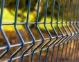 Изграждане на огради с циментови и метални колове,поцинкована оградна мрежа и метални пана