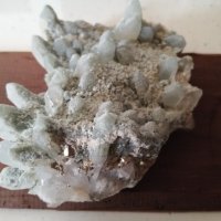 Кристал с пирит естествен камък, снимка 4 - Колиета, медальони, синджири - 44227211