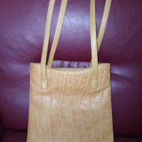 Gucci - Естествена кожа - италианска дамска удобна чанта , снимка 2 - Чанти - 42696922