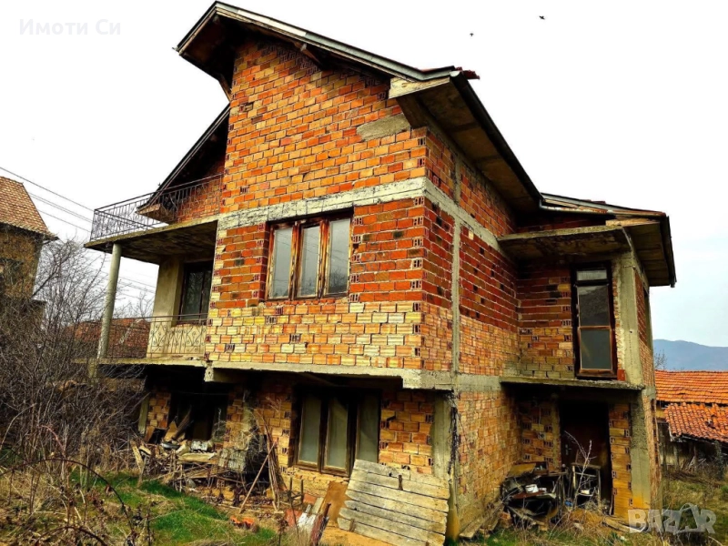 Триетажна къща, снимка 1