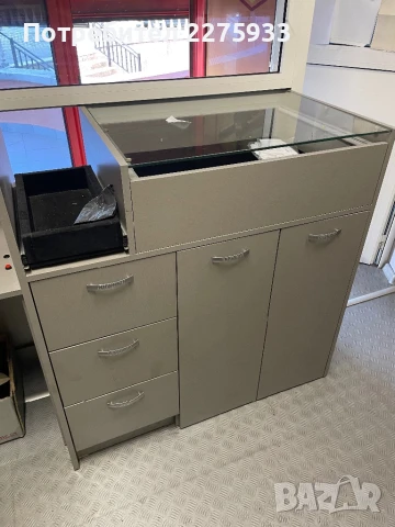 Бюро,щанд и дограма, снимка 3 - Работни маси и бюра - 51382226